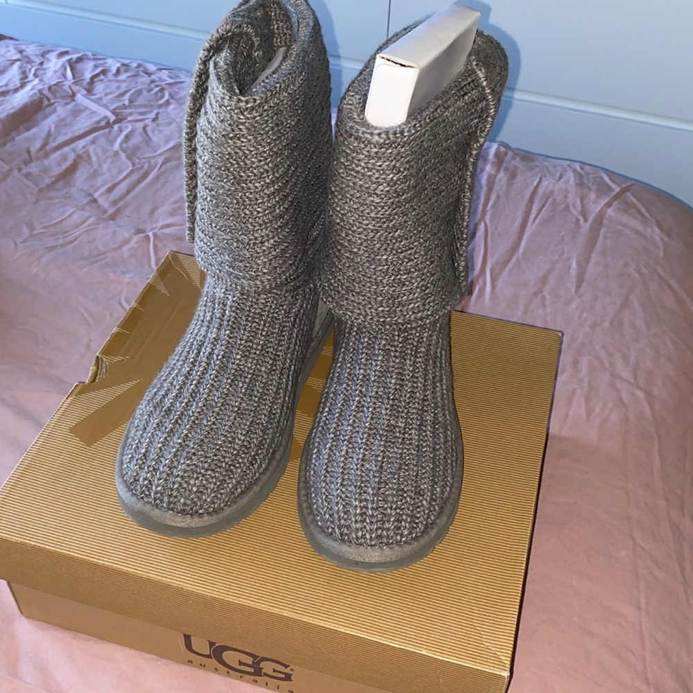 LIGHTLY WORN!!!! UGG Australia - W CLASSIC CARDY - GREY